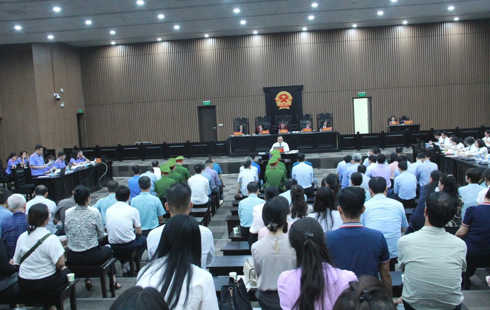 toàn cảnh phiên tòa.jpg