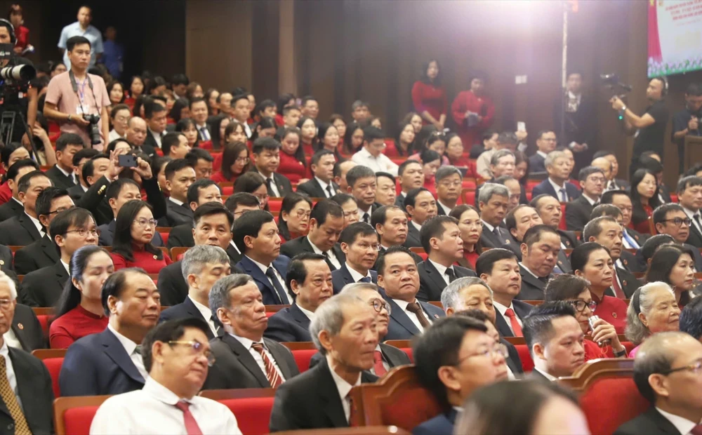 các đại biểu.jpg