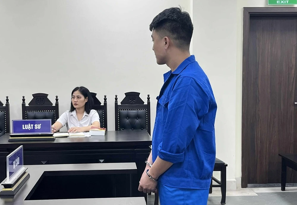 nhân viên tiệm vàng.jpg