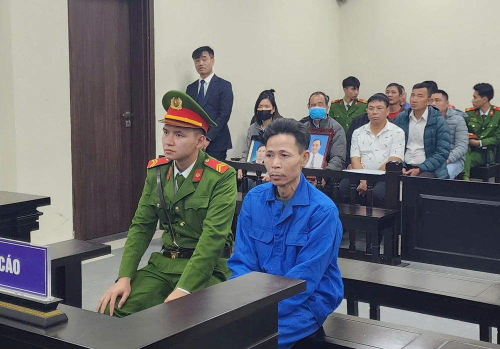 12-05 đốt quán cà phê hoãn.jpg