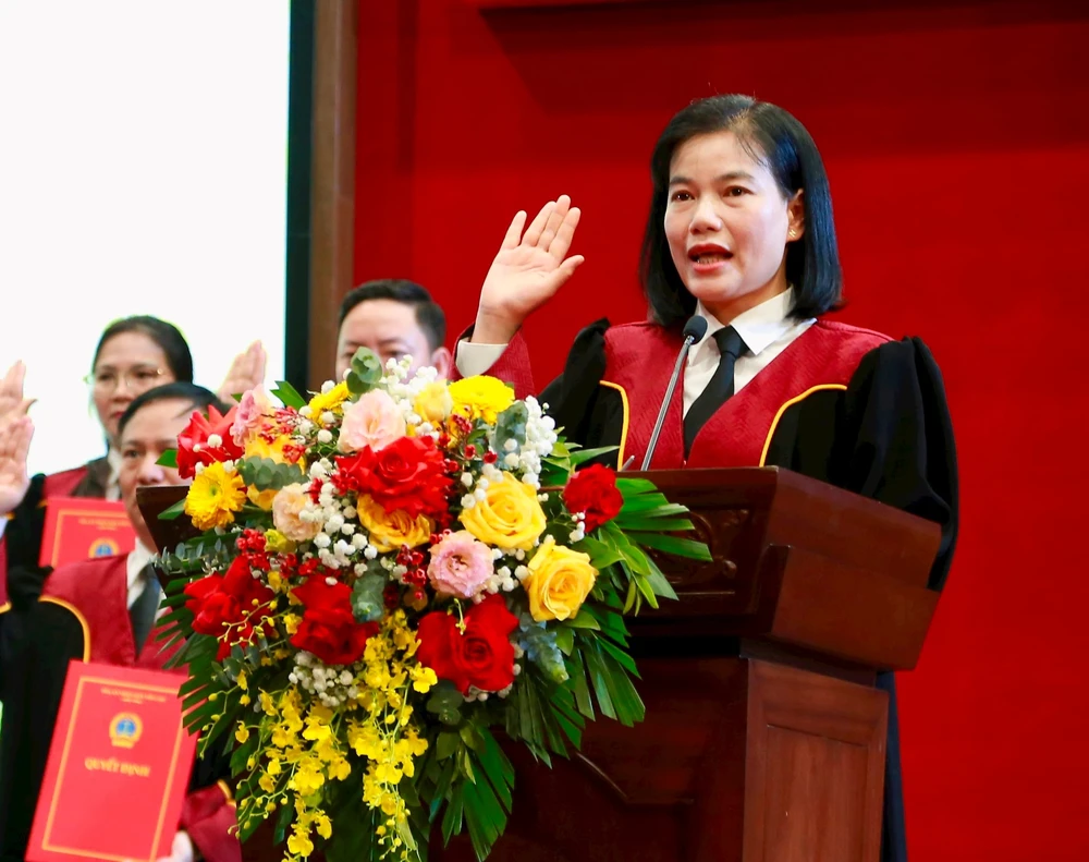 thẩm phán tuyên thệ.jpeg