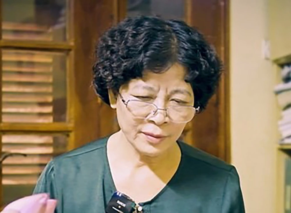 Sen Tài thu Phạm Thị Hòa 2.jpg
