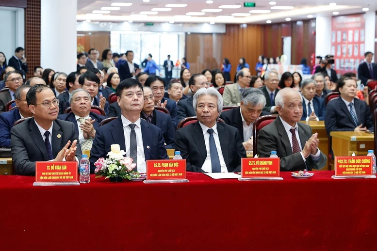 Thủ tướng Viện KHXH 3.jpg