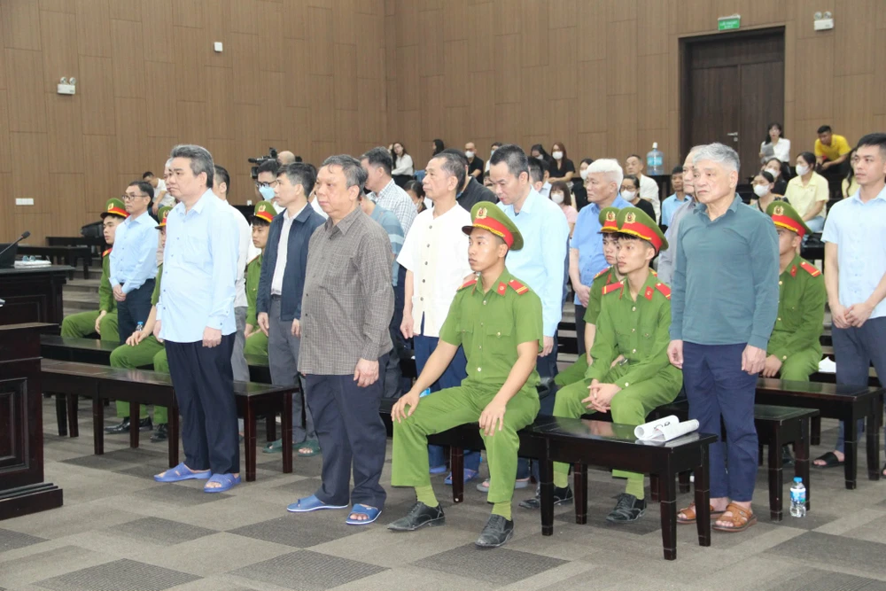 các bị cáo cựu thứ trưởng nhận hối lộ Công ty Hoàng Dân.jpg