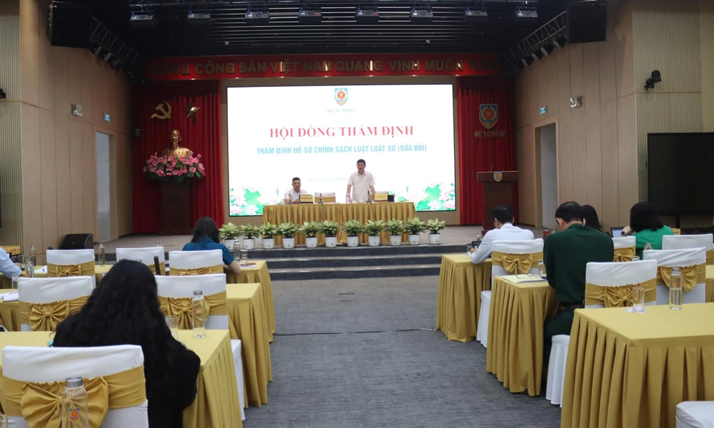 Luật luật sư hội đồng thẩm định.jpg