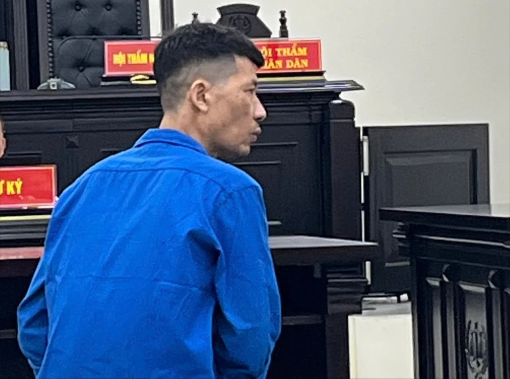 bị cáo Tiến lừa ngân hàng.jpg