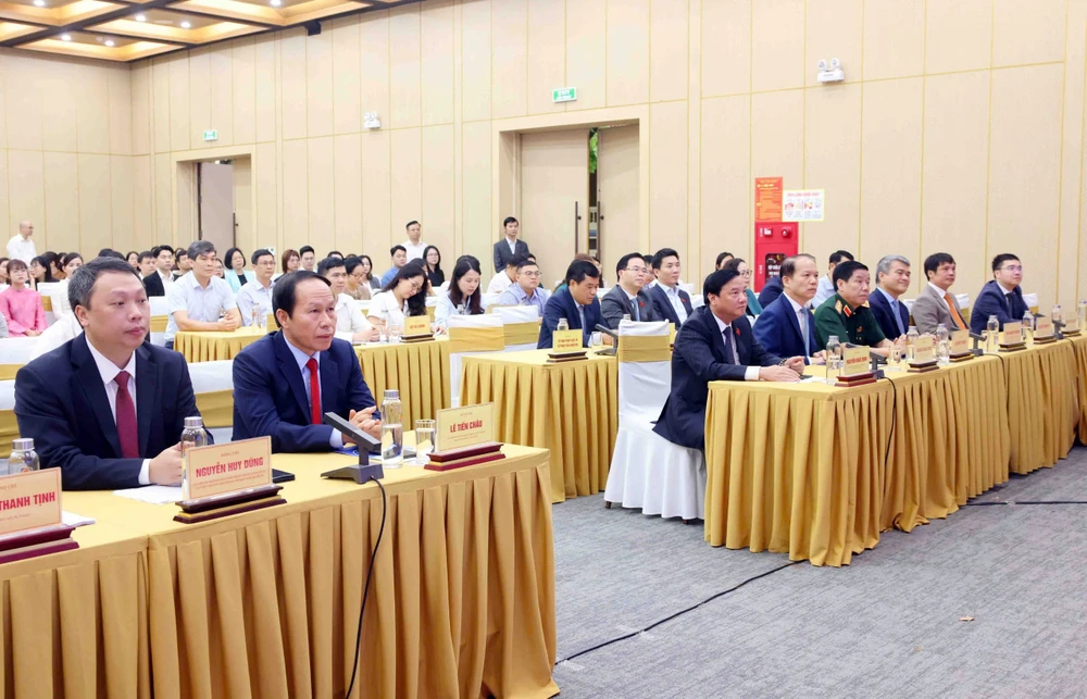 Bộ Tư pháp các đại biểu CSDL pháp luật.jpg