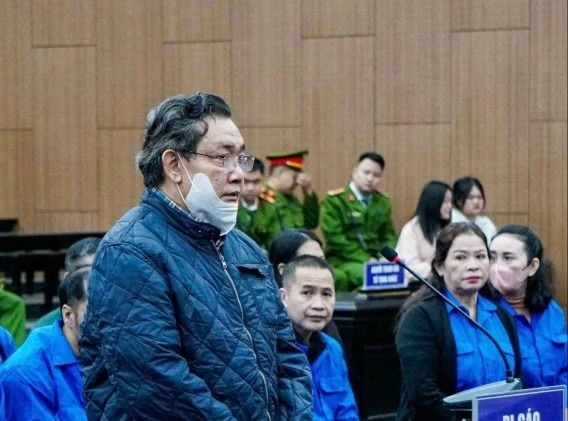 bị cáo Phạm Tấn Hoàng nhận hối lộ.jpg