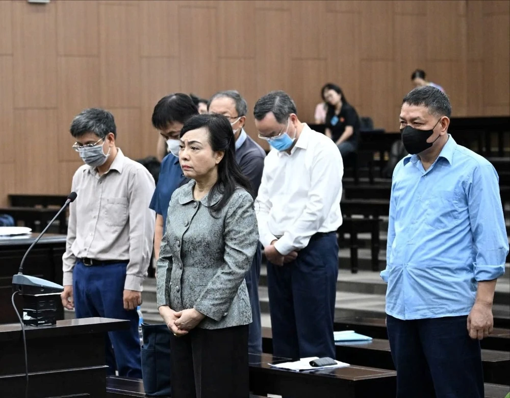 Nguyễn Thị Kim Tiến 5.jpg