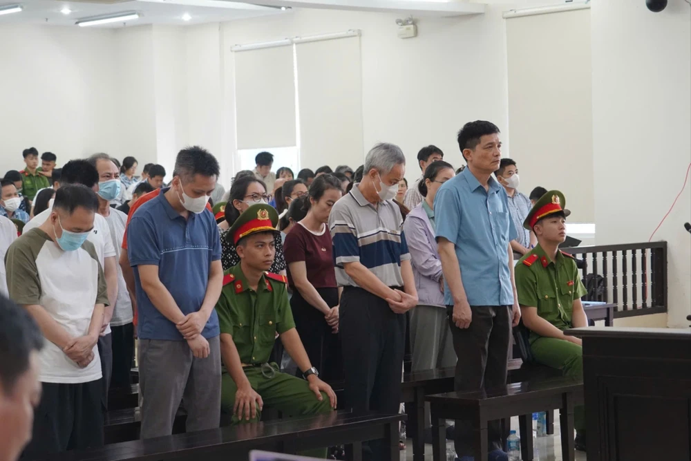 các bị cáo trần việt nga nguyễn thanh phong.jpg