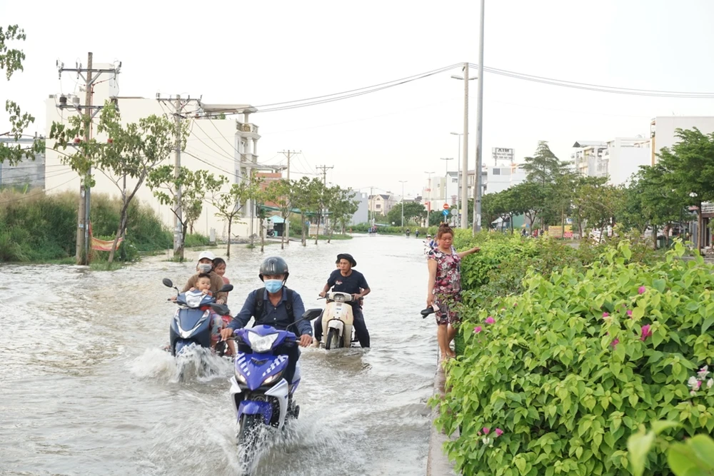 Điểm mặt những con đường 'đau khổ' tại TP.HCM ảnh 10