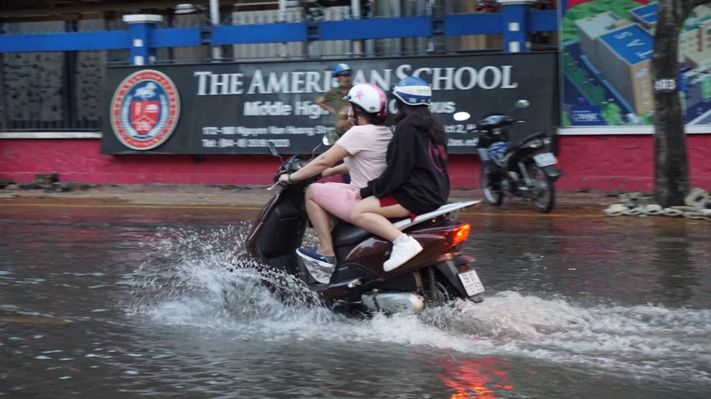 Điểm mặt những con đường 'đau khổ' tại TP.HCM ảnh 11