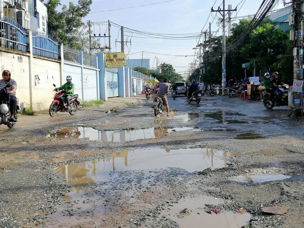 Điểm mặt những con đường 'đau khổ' tại TP.HCM ảnh 2