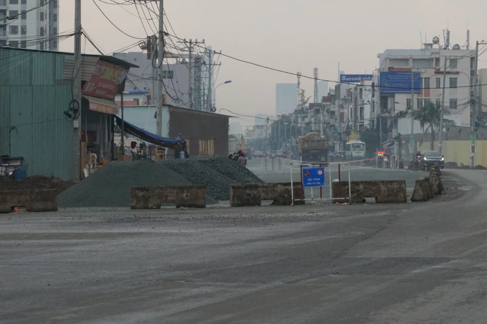 Điểm mặt những con đường 'đau khổ' tại TP.HCM ảnh 8