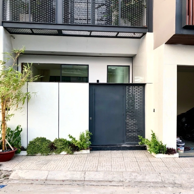 nha-lien-ke-lot-xac1