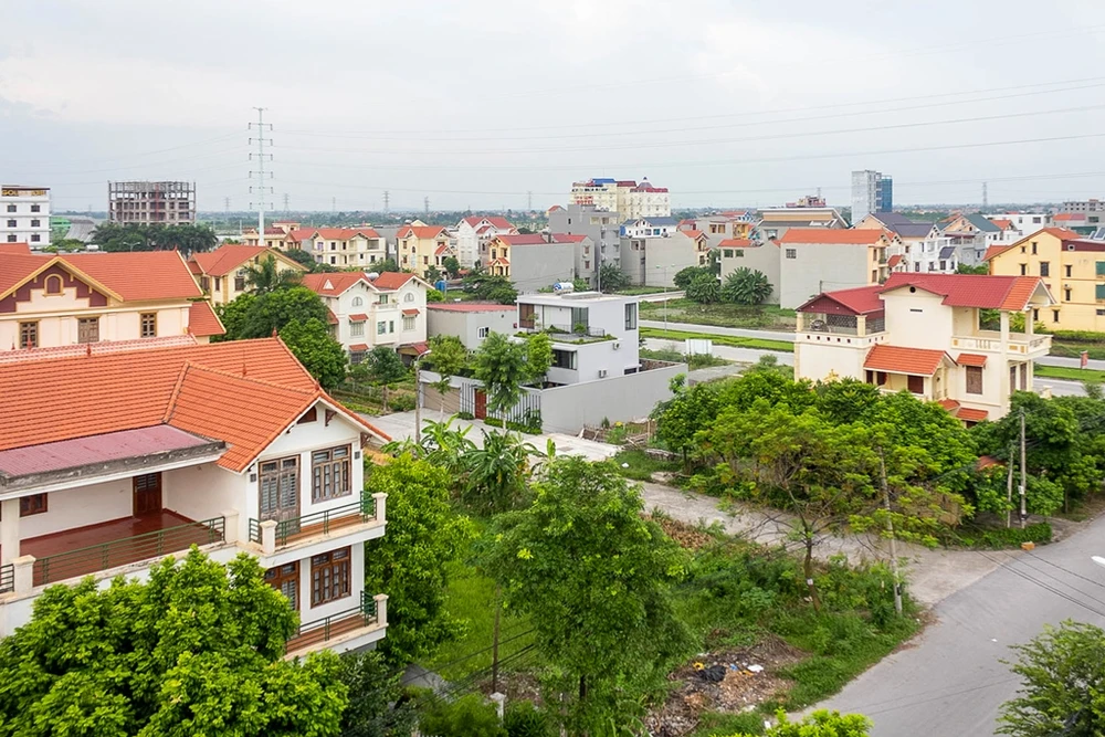 nha-ba-tang-dan-xen-vuon-xanh1