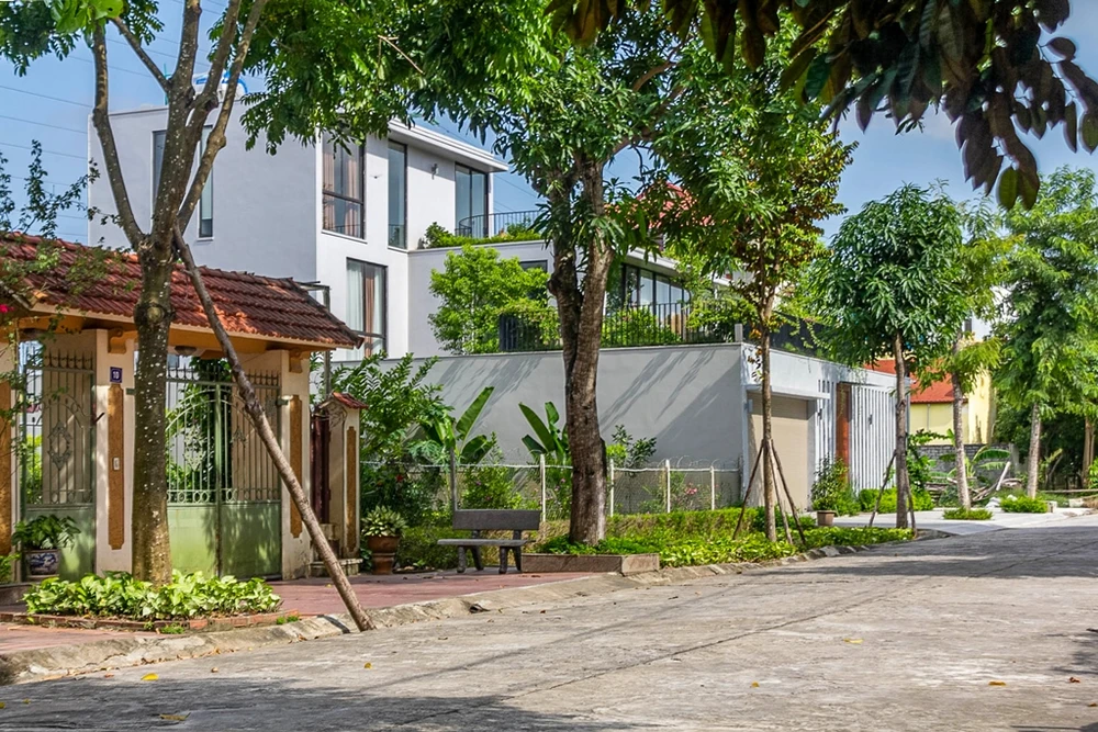 nha-ba-tang-dan-xen-vuon-xanh2