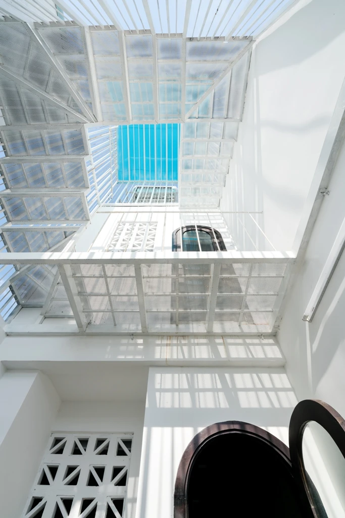 ngoi-nha-khong-gian-chung-hut-hon13