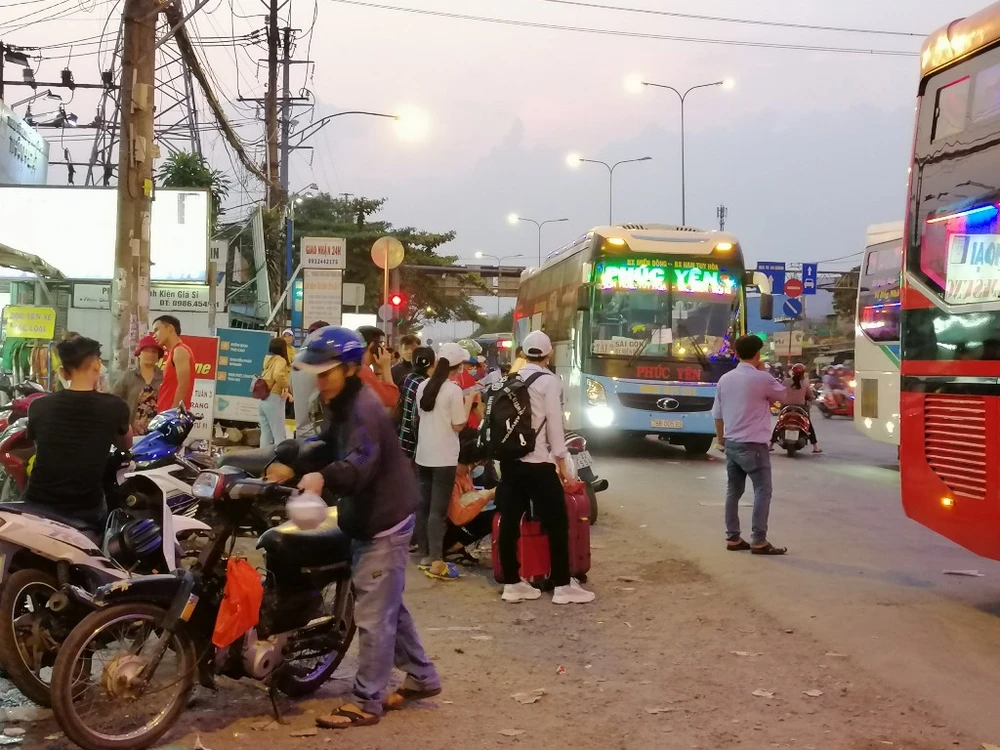 xe-khach-phot-lo-bien-cam6