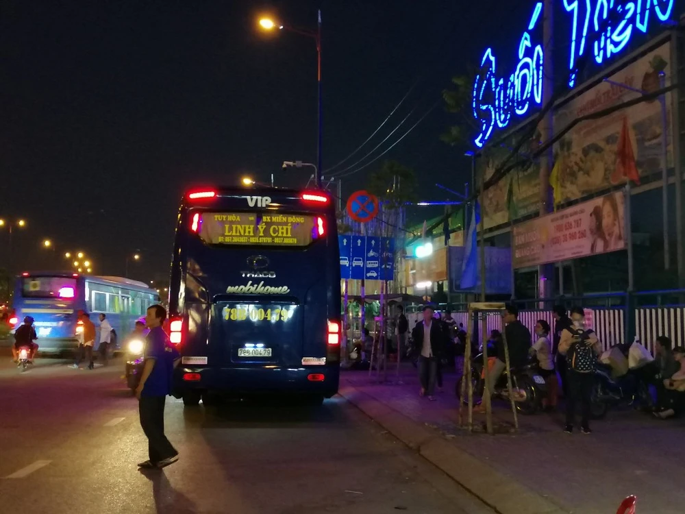 xe-khach-phot-lo-bien-cam8