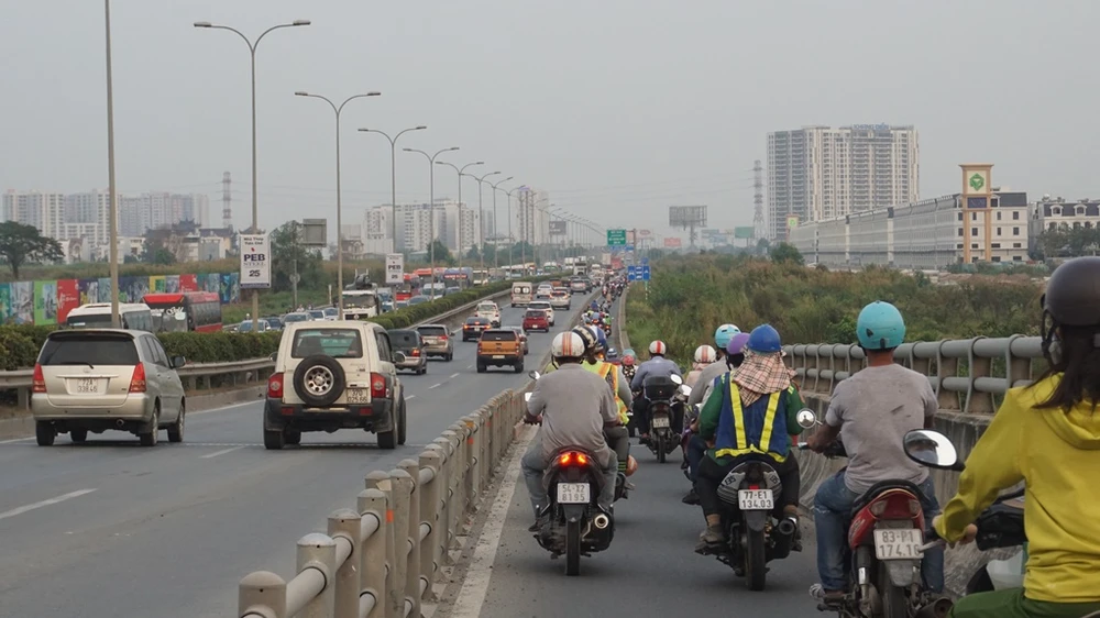 ben-xe-mien-dong-ket10