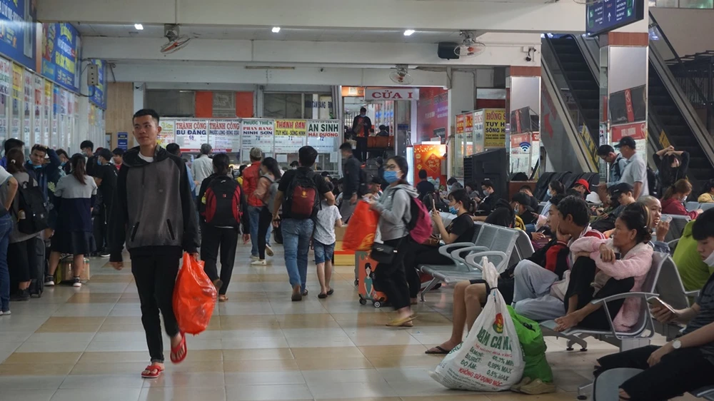 ben-xe-mien-dong-ket2