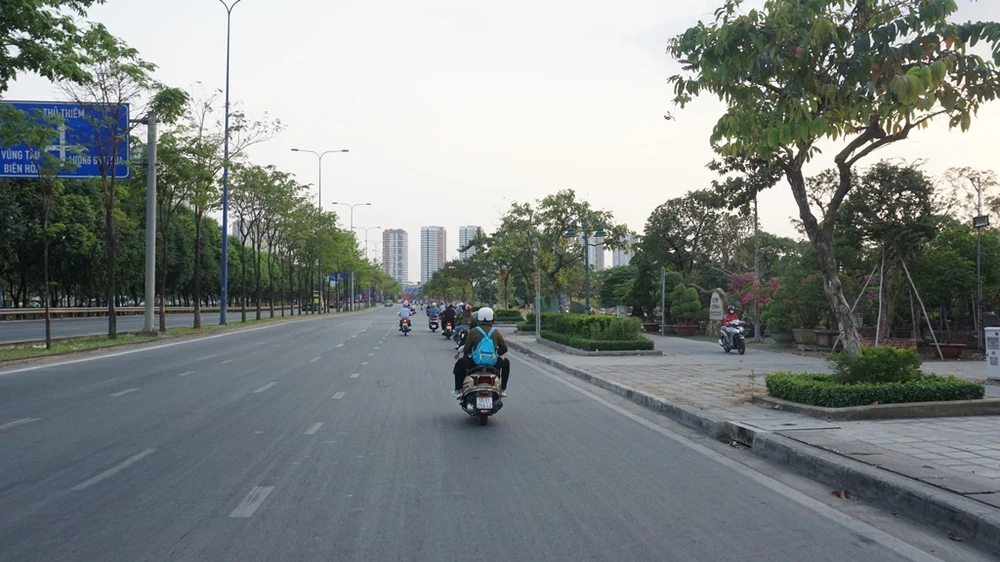 ben-xe-mien-dong-khong-un-tac10