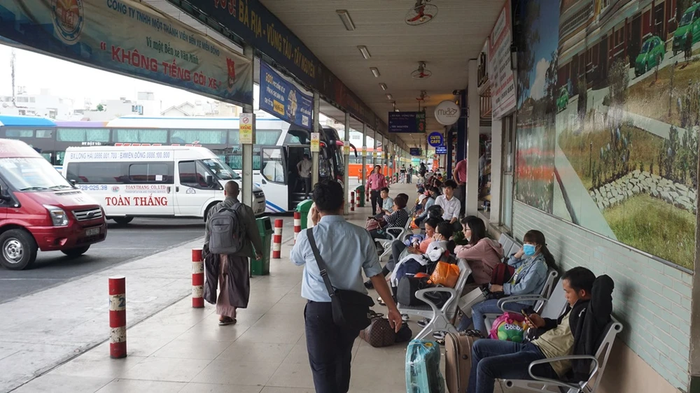 ben-xe-mien-dong-khong-un-tac1