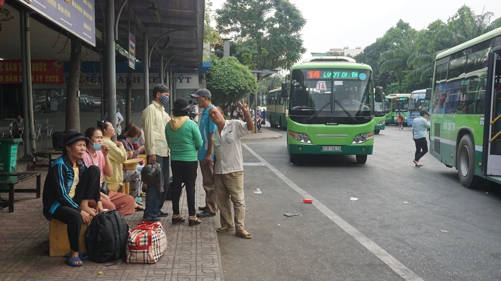 ben-xe-mien-dong-khong-un-tac4