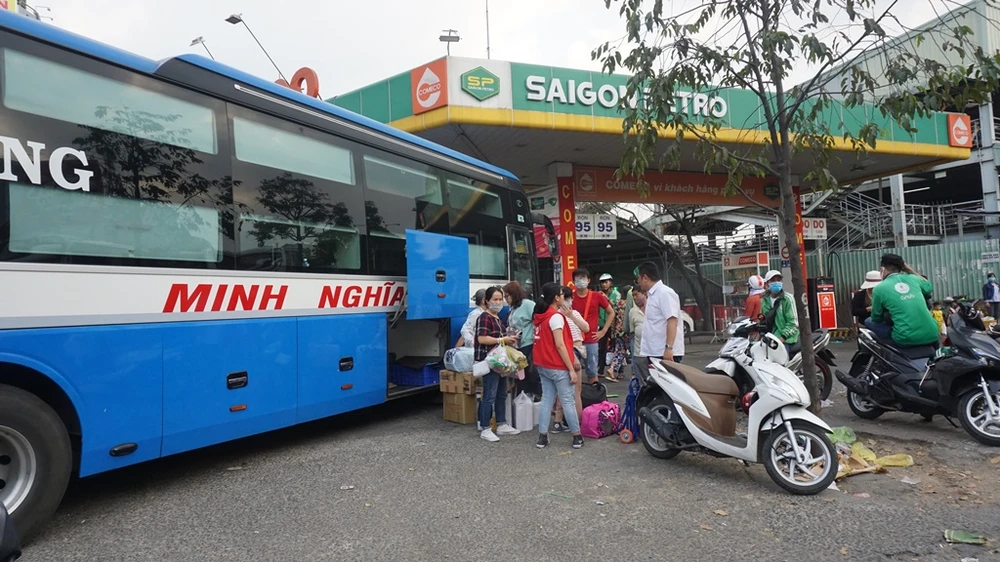 ben-xe-mien-dong-khong-un-tac7