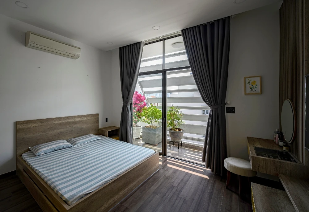 nha-o-tich-hop-van-phong-11