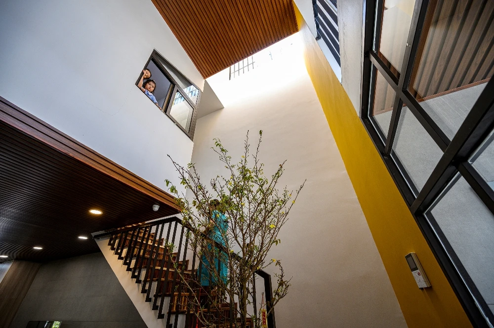 nha-o-tich-hop-van-phong-6