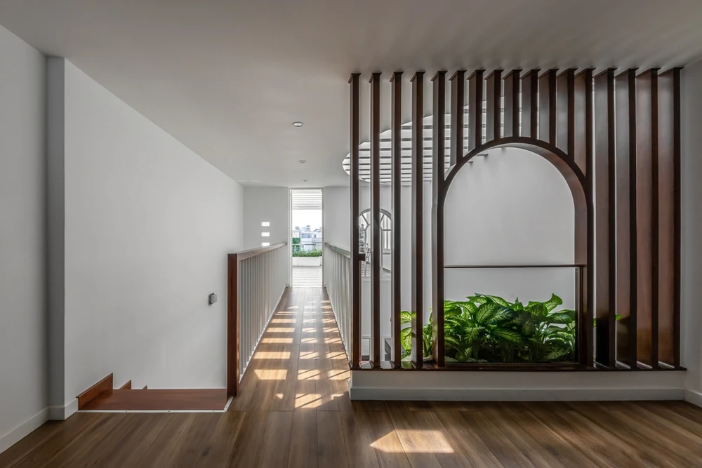 Nha-trong-pho-gieng-troi-hinh-cong-14