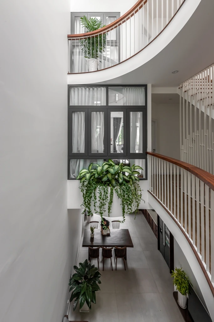 Nha-trong-pho-gieng-troi-hinh-cong-5