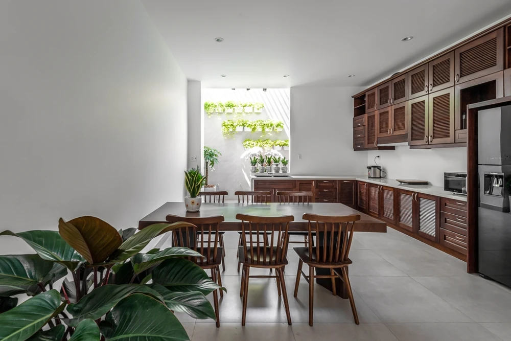 Nha-trong-pho-gieng-troi-hinh-cong-6