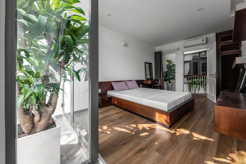 Nha-trong-pho-gieng-troi-hinh-cong-9