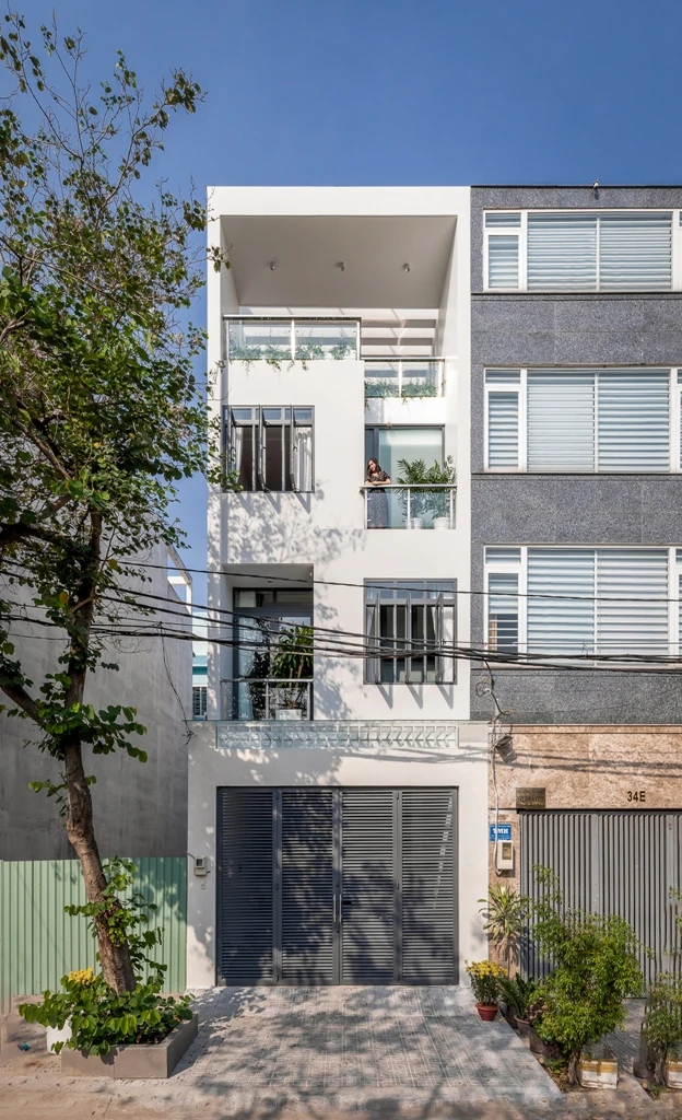 Nha-trong-pho-gieng-troi-hinh-cong