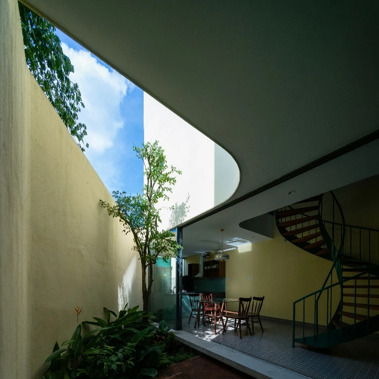 ngoi-nha-go-vap-hoa-giai-khu-dat-tam-giac-3