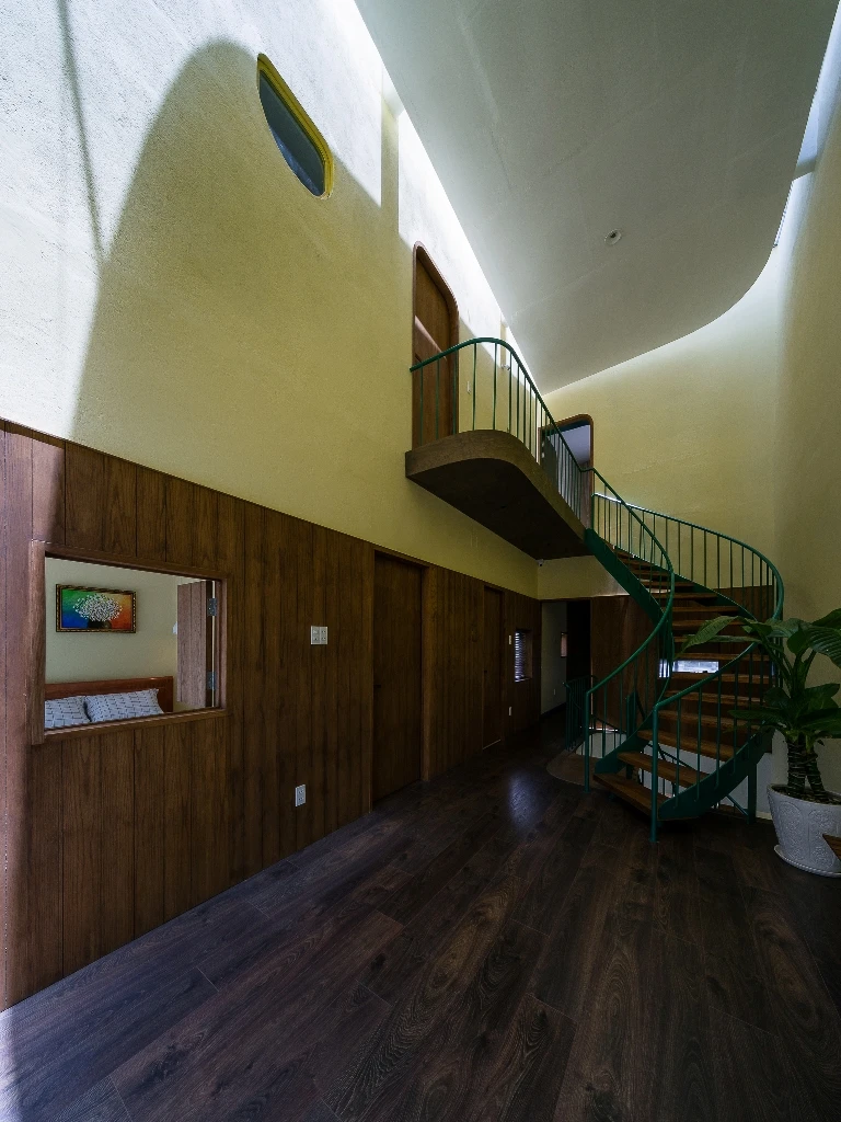 ngoi-nha-go-vap-hoa-giai-khu-dat-tam-giac-8