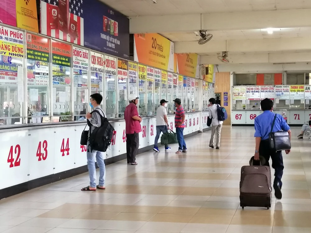 khai-bao-y-te-ben-xe-mien-dong-3