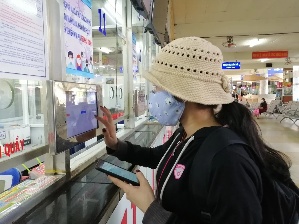 khai-bao-y-te-ben-xe-mien-dong-6