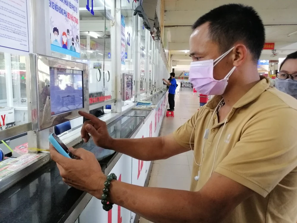 khai-bao-y-te-ben-xe-mien-dong-7