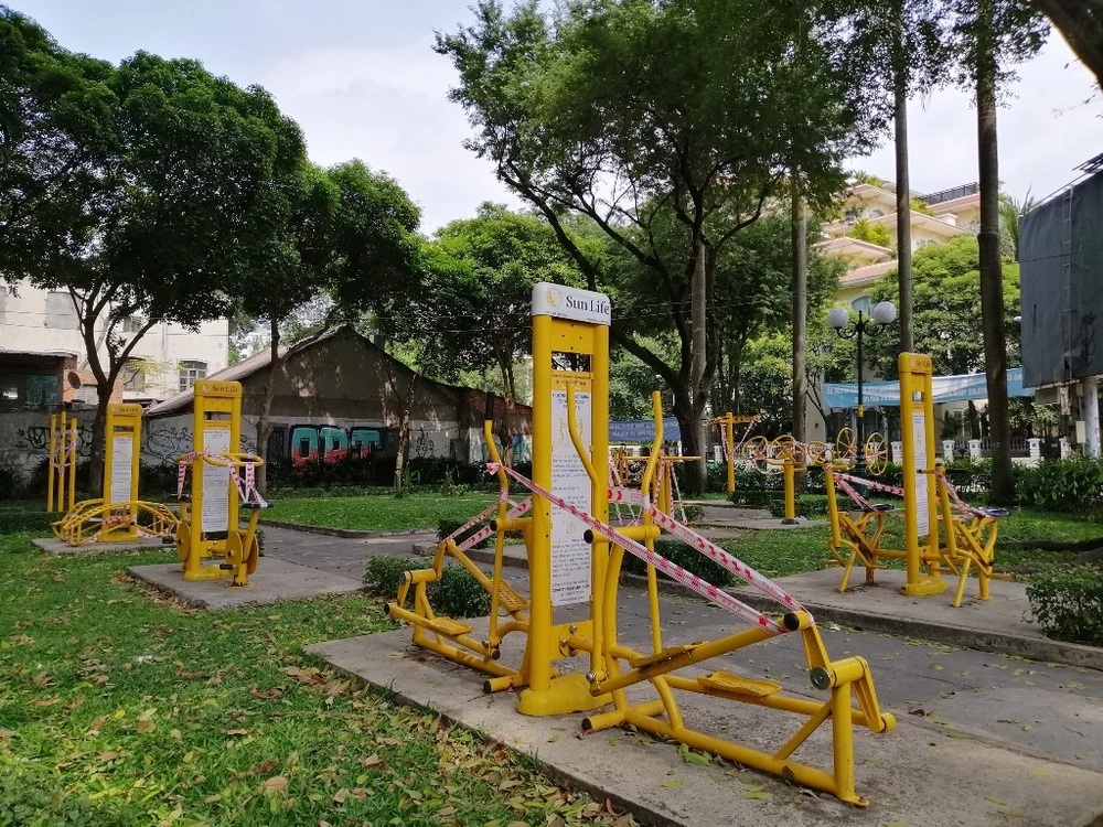 ngung-hoat-dong-cong-vien-COVID19-11