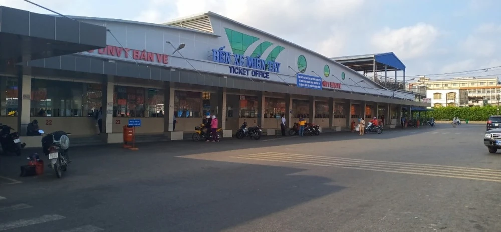 hai-ben-xe-vang-ve-han-che-di-lai-2