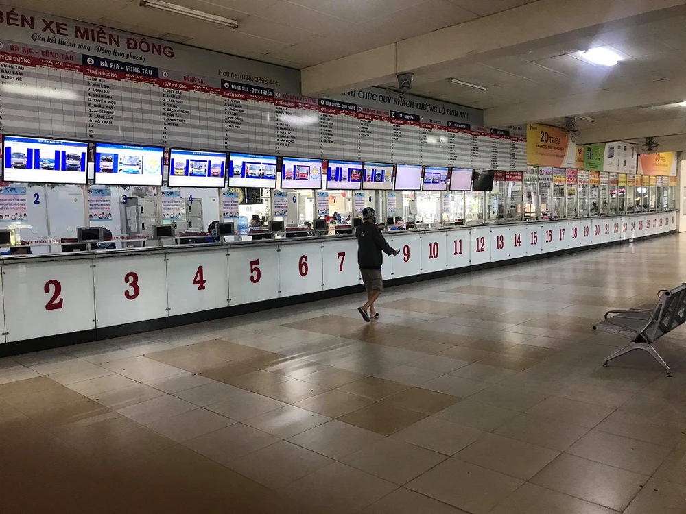 hai-ben-xe-vang-ve-1