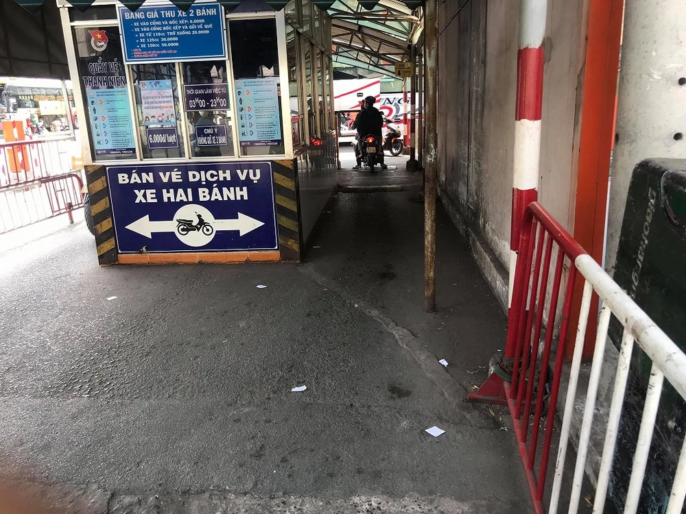 hai-ben-xe-vang-ve-5