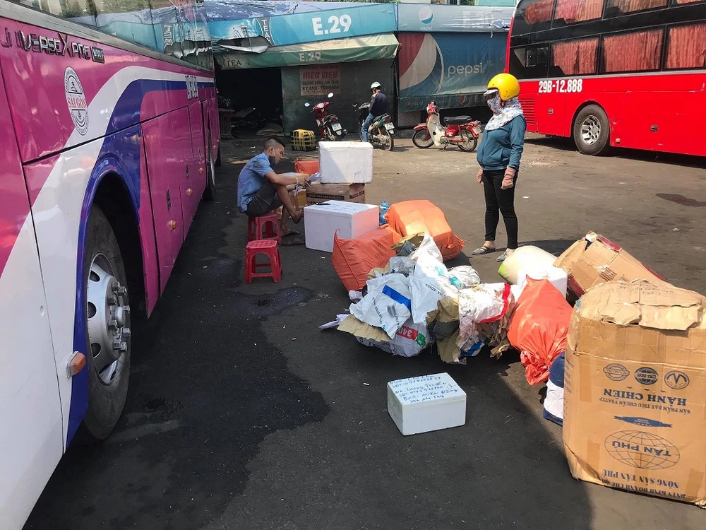 hai-ben-xe-vang-ve-7