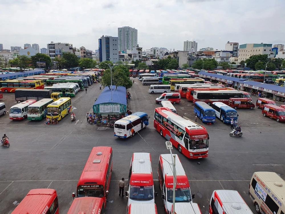 hai-ben-xe-vang-ve-9