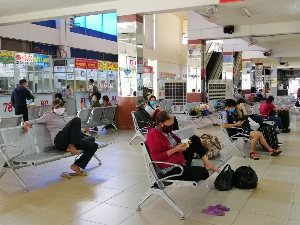 hai-ben-xe-kiem-soat-chat-khai-bao-y-te-3