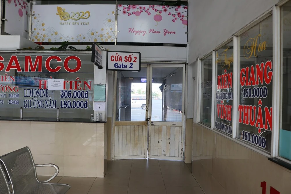 ben-xe-mien-Tay-truoc-gio-cach-ly-xa-hoi-4